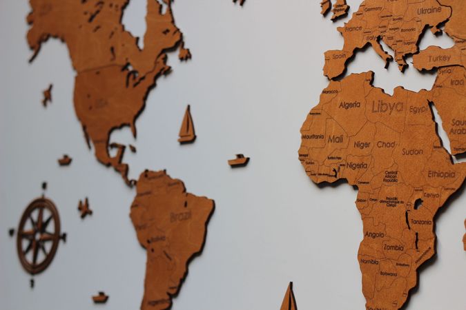 Дерев'яна карта Миру на стіну з назвами Країн, Горіх, M (150*100 cm)