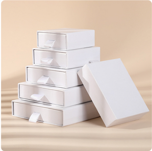 Подарочная коробка-ящик 9&times;9&times;2,5 см, білий