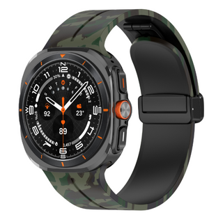 Камуфляжный силиконовый ремешок с магнитной пряжкой для Samsung Galaxy Watch7 Ultra 47 мм, зелений