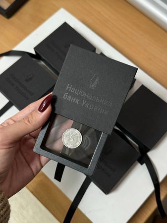 Скринька для прикрас із ефектом левітації з вашим лого , 7*7*2 см