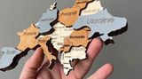 Многослойная Карта Мира на стену серо-коричневая, XXL (300*175 cm) С названиями стран столиц и штатов