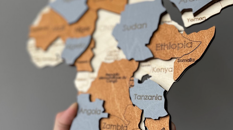 Многослойная Карта Мира на стену серо-коричневая, XL (250*150 cm) с названиями стран